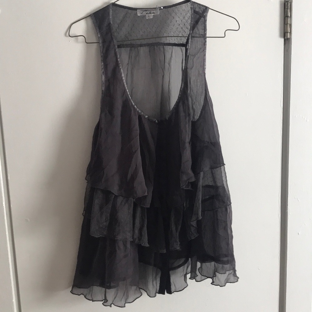 Adorable flowy top - Picture 5 of 7
